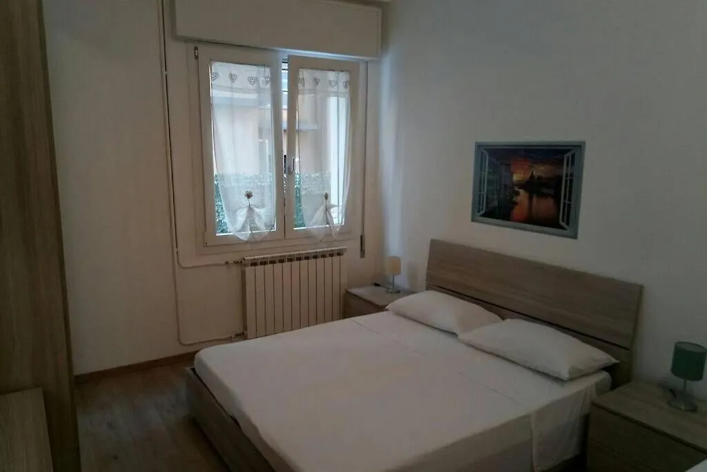 Ferienwohnung CaRos 30mt tram Venezia Wifi ingresso indipendente Mestre Apartment