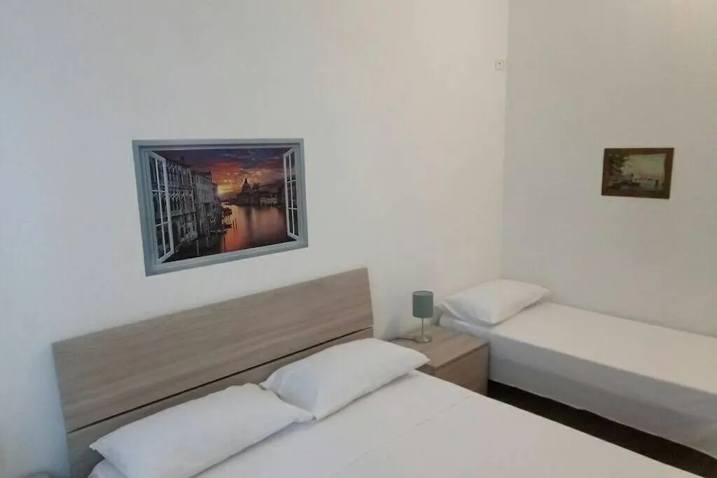Ferienwohnung CaRos 30mt tram Venezia Wifi ingresso indipendente Mestre 0*,
